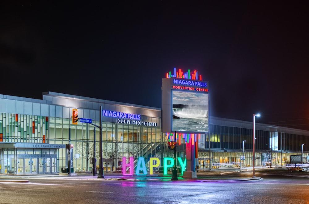 Ramada By Wyndham Niagara Falls Near The Falls Екстериор снимка