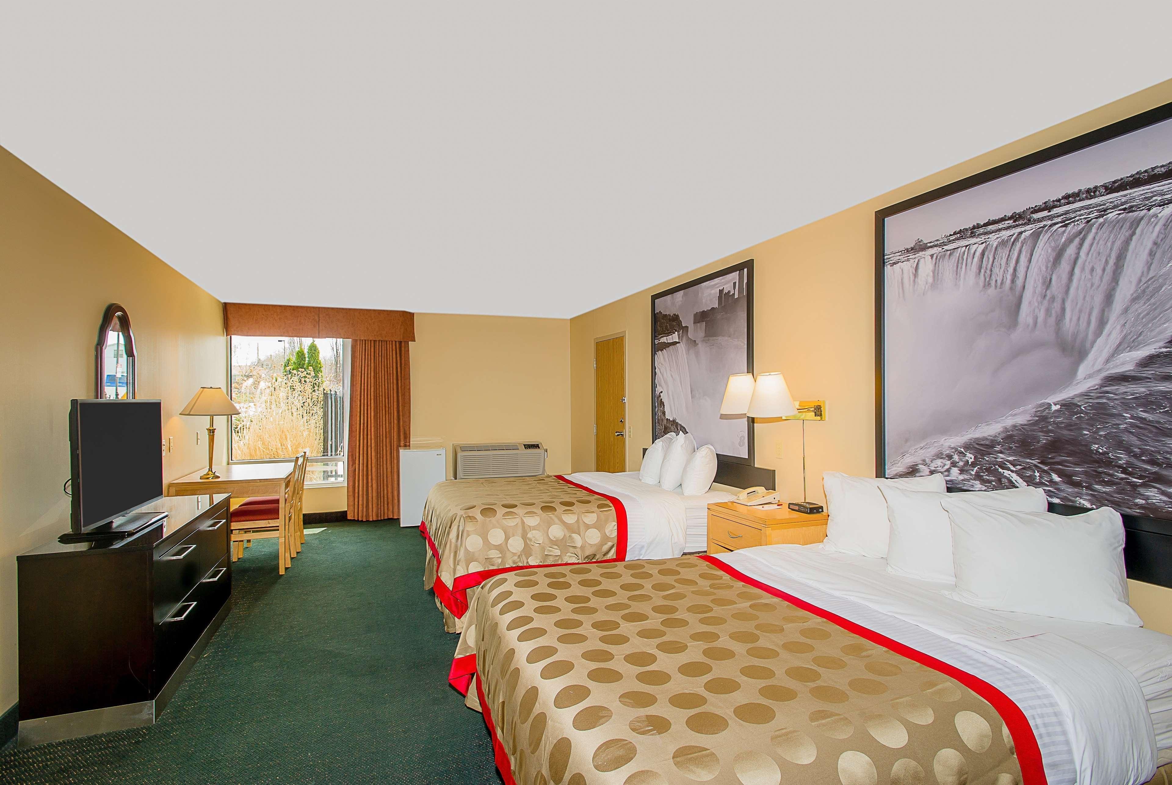 Ramada By Wyndham Niagara Falls Near The Falls Екстериор снимка