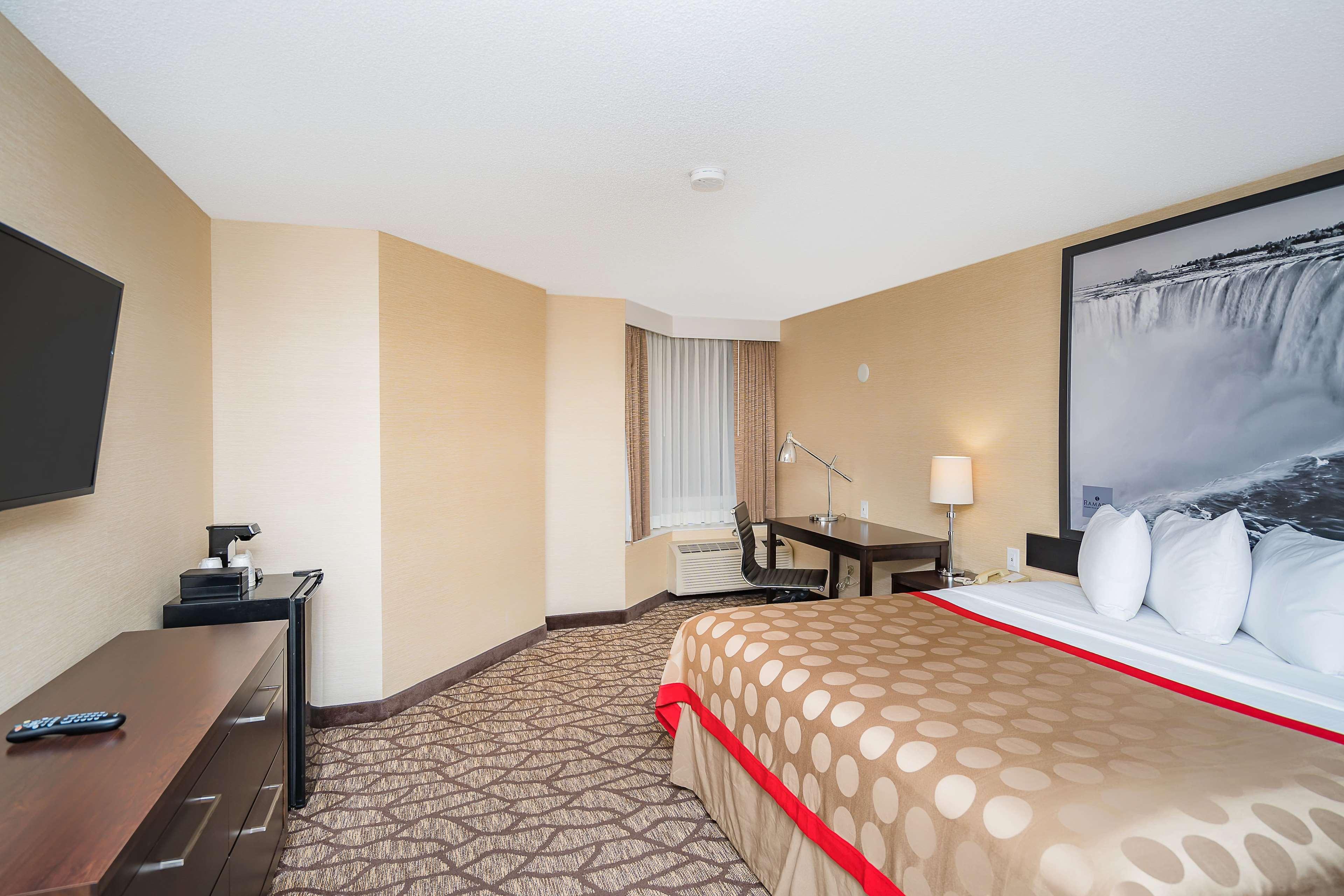 Ramada By Wyndham Niagara Falls Near The Falls Екстериор снимка