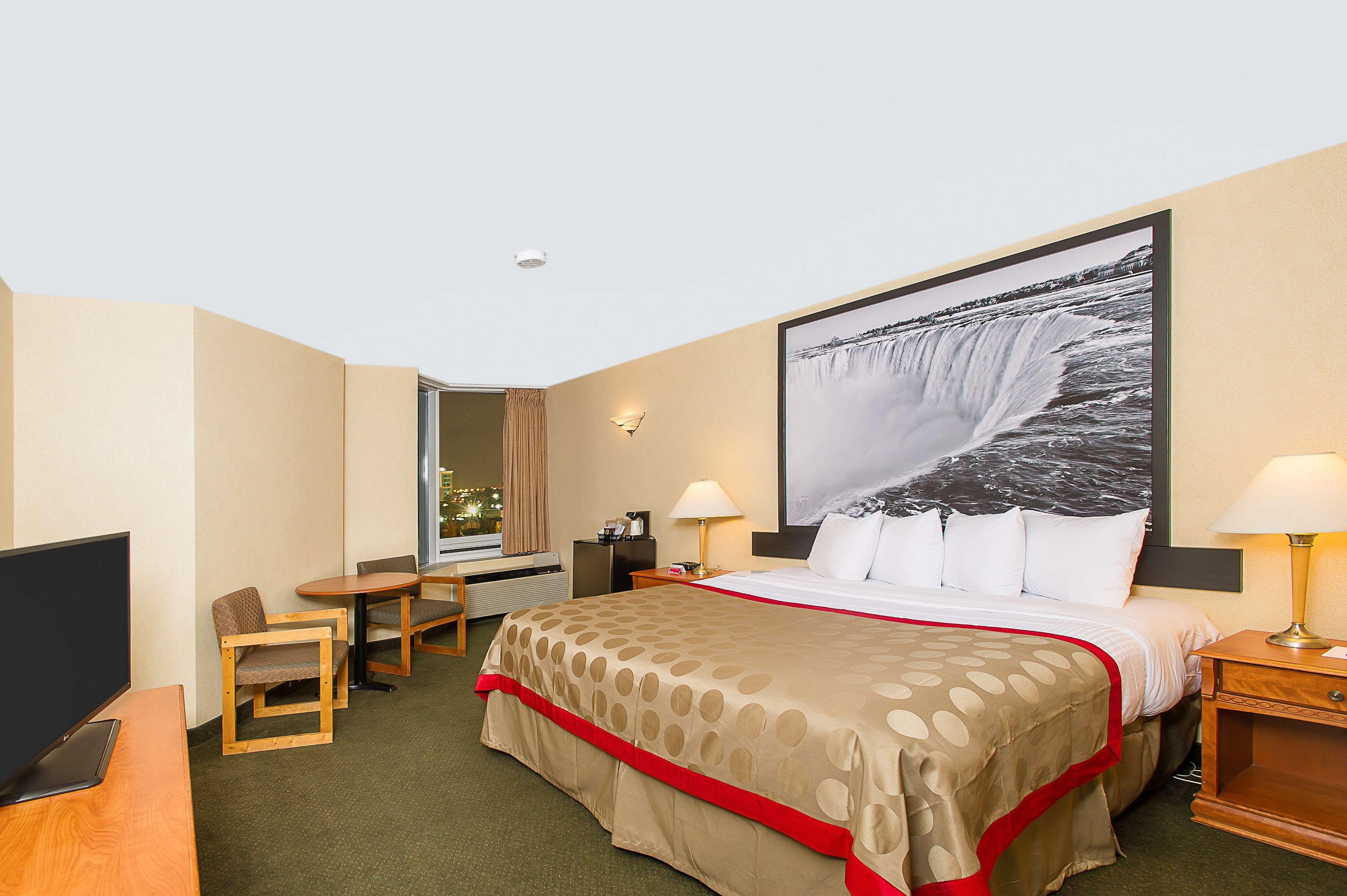 Ramada By Wyndham Niagara Falls Near The Falls Екстериор снимка