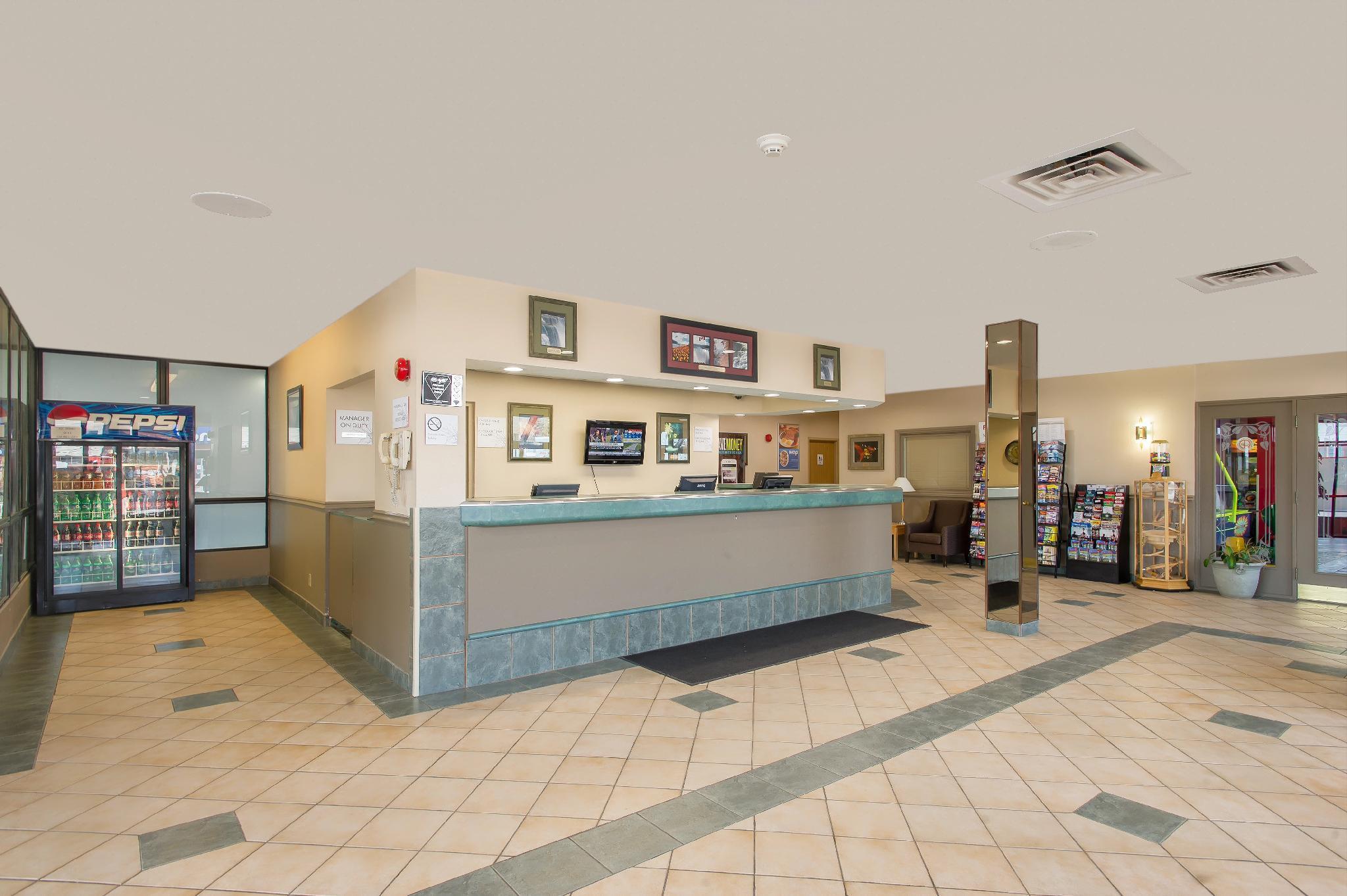 Ramada By Wyndham Niagara Falls Near The Falls Екстериор снимка