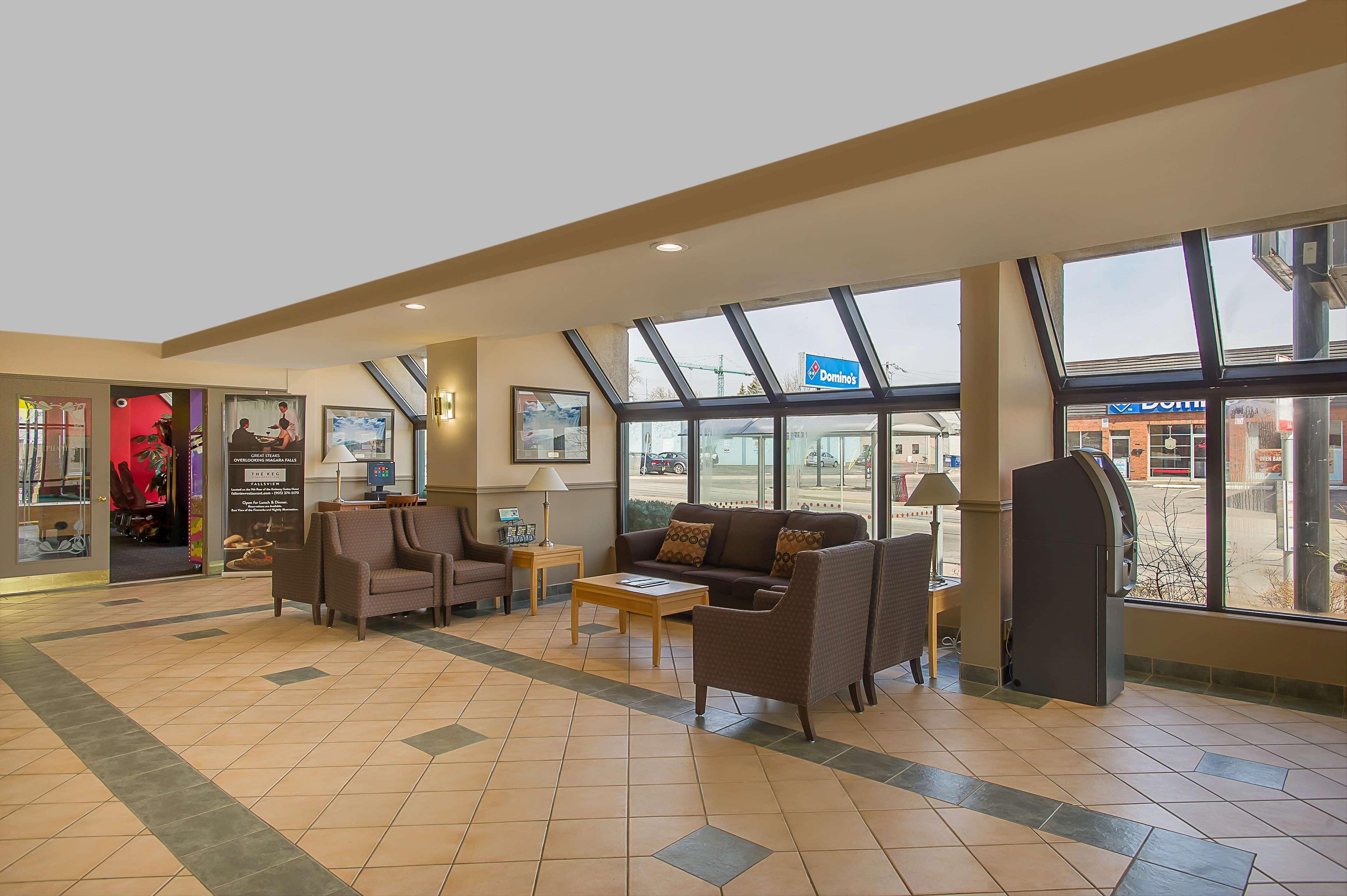Ramada By Wyndham Niagara Falls Near The Falls Екстериор снимка