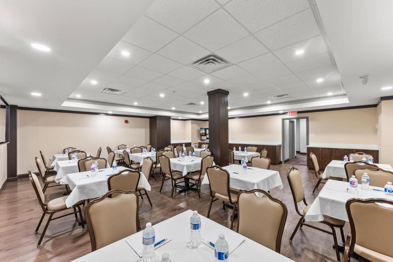 Ramada By Wyndham Niagara Falls Near The Falls Екстериор снимка