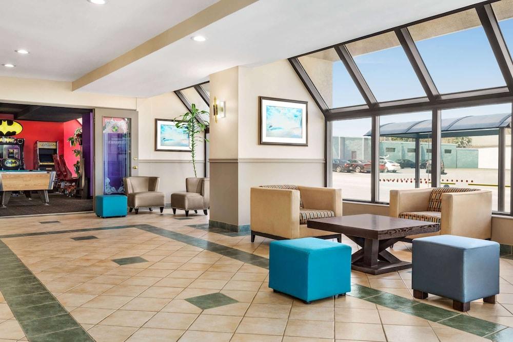 Ramada By Wyndham Niagara Falls Near The Falls Екстериор снимка