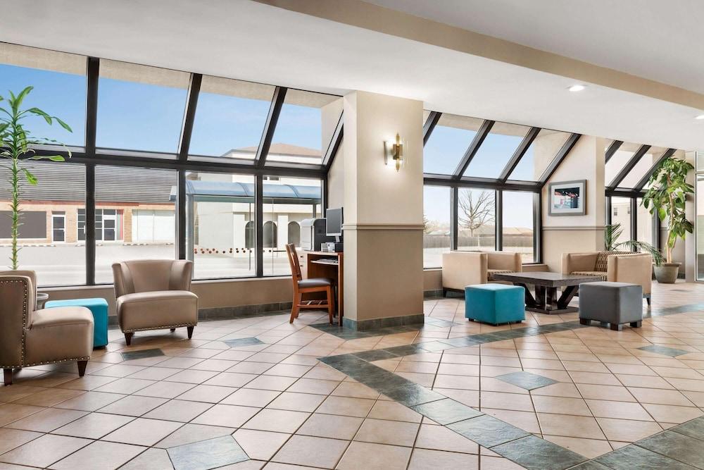 Ramada By Wyndham Niagara Falls Near The Falls Екстериор снимка